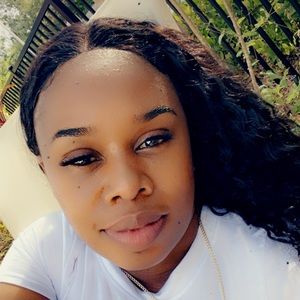 Meet your Posher, Monique